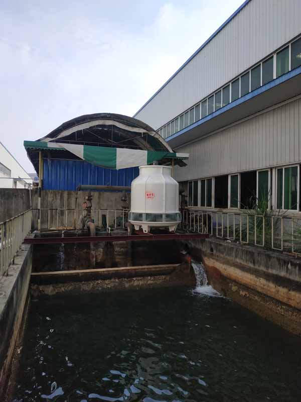 四川宇坤金属制品有限公司水循环系统施工现场水泵冷却塔管道控制箱安装现场